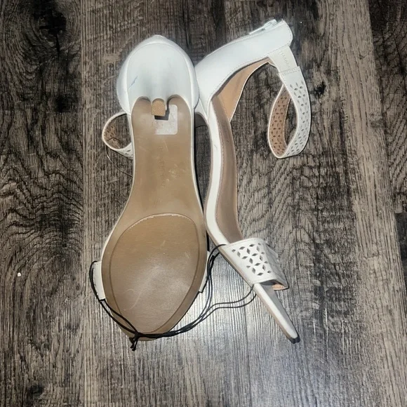 Lane Bryant Eyelet White Heels | Sz: 10 - Picture 4 of 4